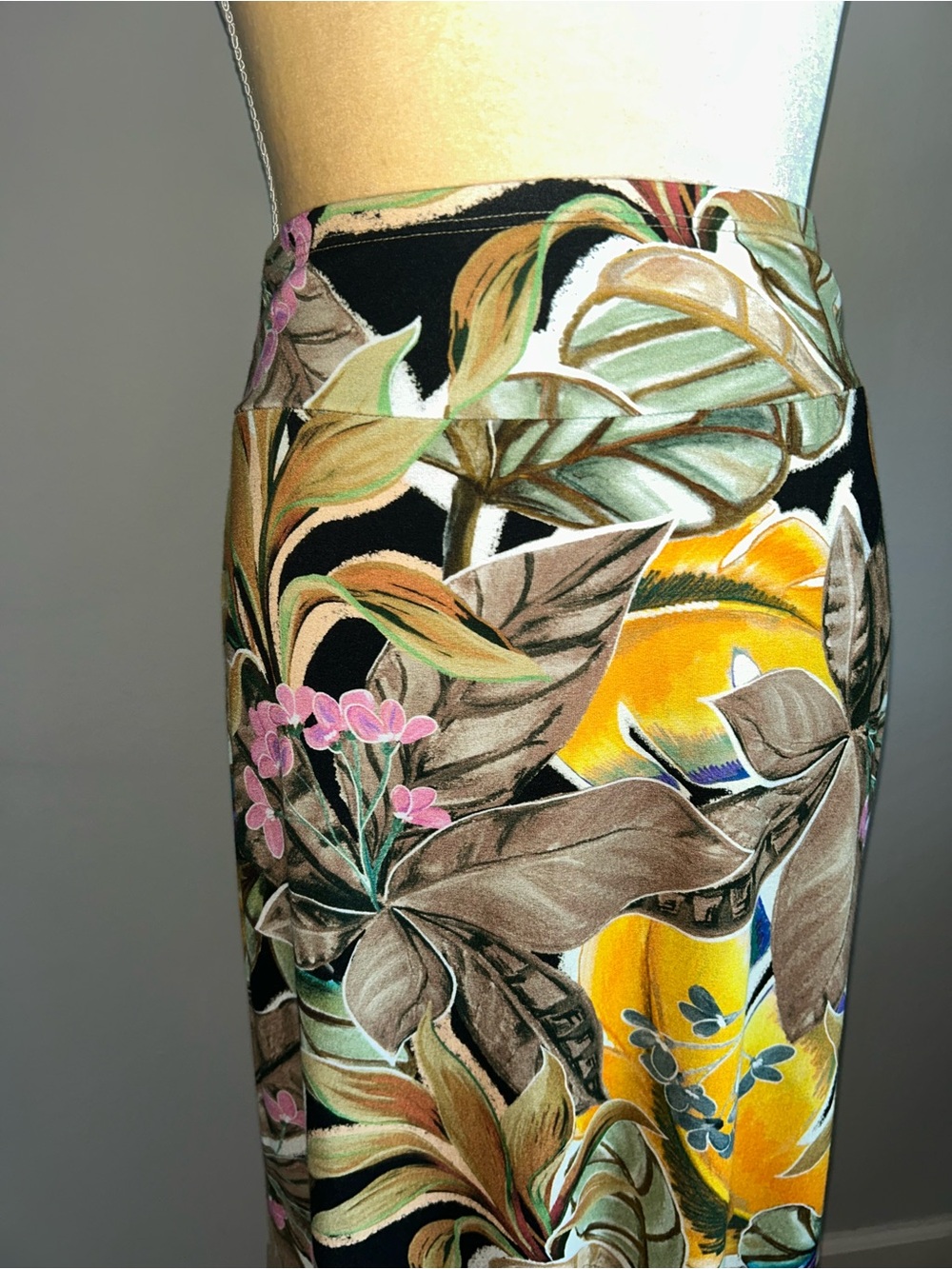 NEW Karen Kane Tropical Floral Maxi Skirt in Yellow, Black and Pink Sz S - Picture 2 of 5